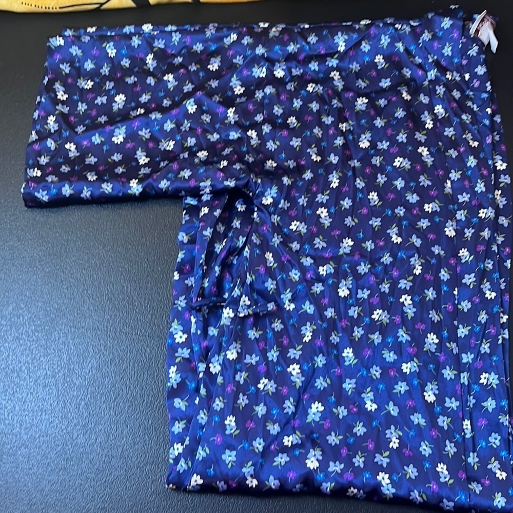 Satin feel vintage blue floral robe - 90s, navy blue, flowers, pretty